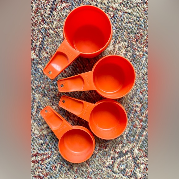 4 piece Tupperware measuring cup set vintage - Picture 4 of 4
